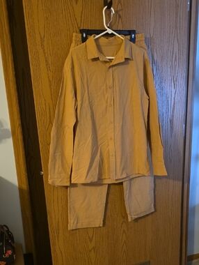 Kahki Yellow Button-Up Shirt & Pants Set Ptp 23, W 16 To 18, I 30 NWOT